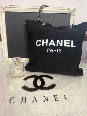 CHANEL VIP GWP Canvas Tote